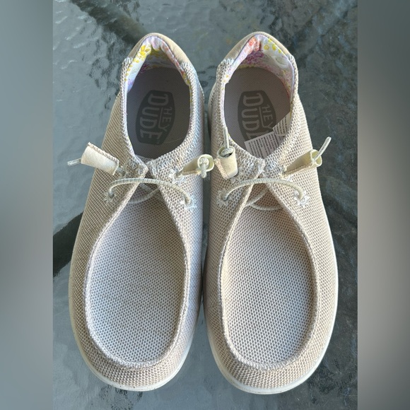 Hey Dude Shoes - Women’s NWOT Hey Dude Casual Cream Gold Specs Slip On Comfortable Shoes Size 7